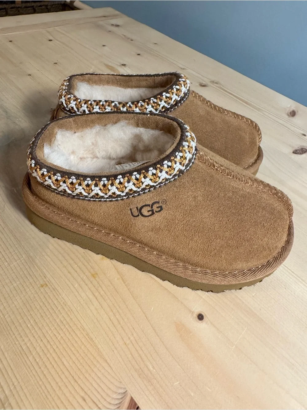 UGG Kids Chestnut Cozy Shearling-Lined Slip-On Clog